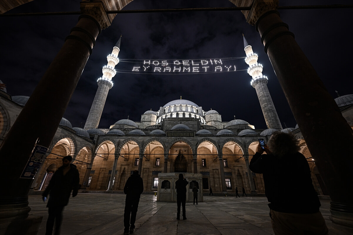 1446 Ramazanı ilk teravih namazında camiler dolup taştı