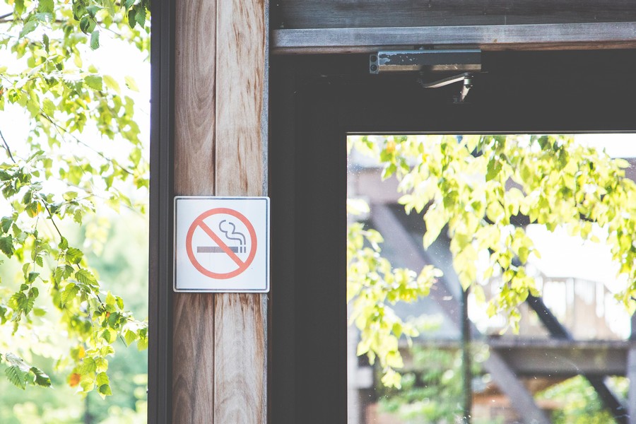 İngiltere'de 2009'dan sonra doğanlara sigara satışı yasaklandı