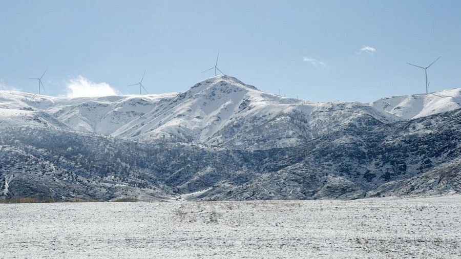 Doğu’da kış yüzünü gösterdi
