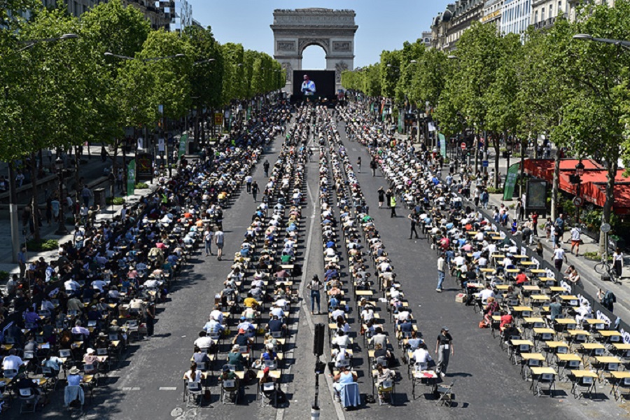 Paris'te rekor katılımla dikte yarışması