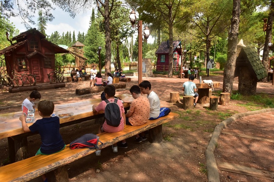 Antalya Orman Kütüphanesi kitapseverleri ağırlıyor