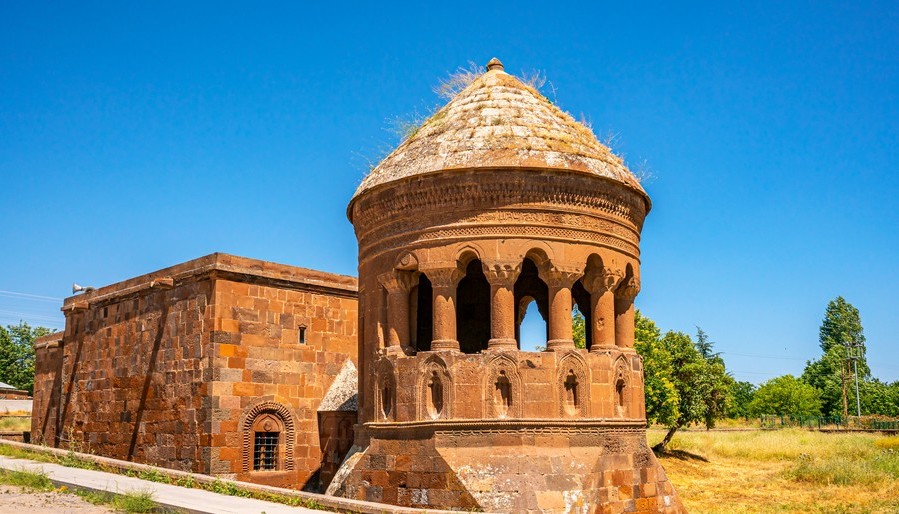 Ahlat’ın tarihi kümbetleri