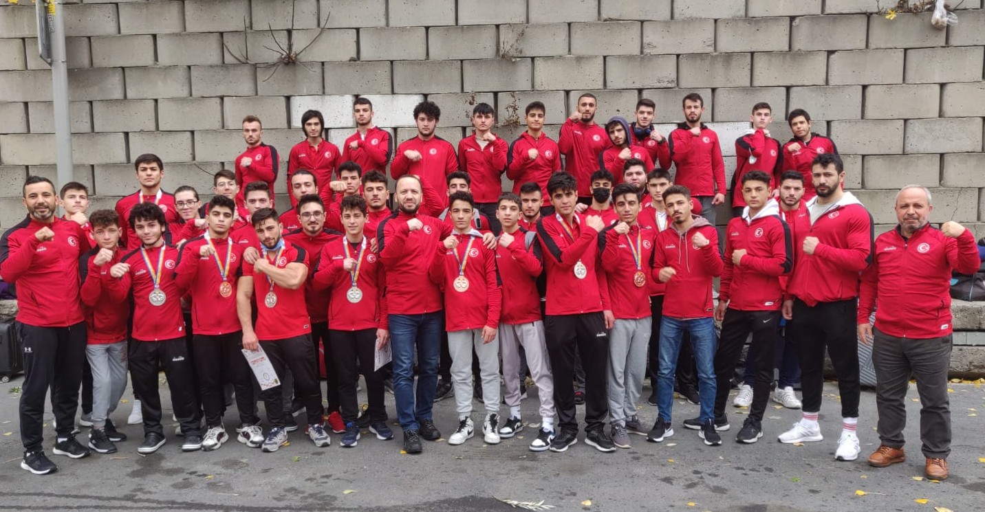 Server Gençlik'ten Bilek Güreşinde Dünya Şampiyonluğu 