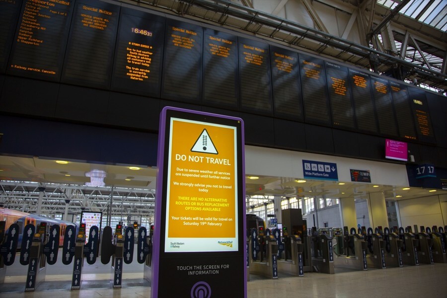 İngiltere'de uluslararası öğrenciler ailelerini getiremeyecek 