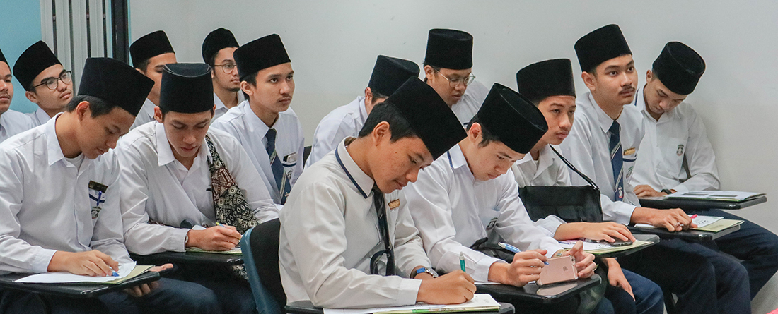 Uluslararası Arapça münazara turnuvasında Singapur'a dünya birinciliği