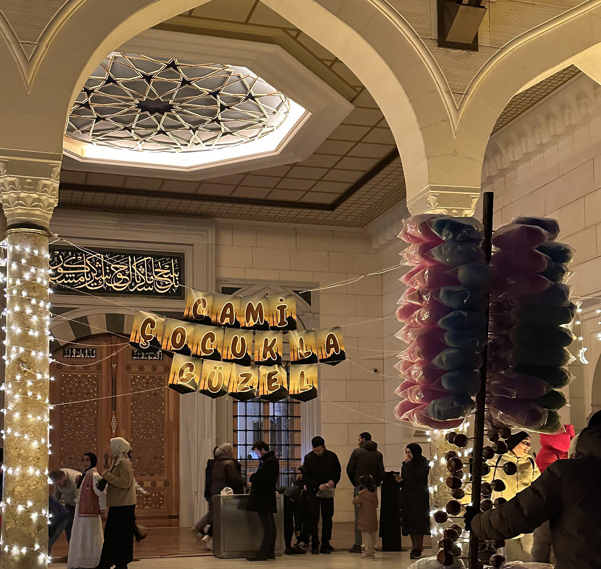 Büyük Çamlıca Camii’ndeki Çocuk Şenliği Büyük İlgi Görüyor