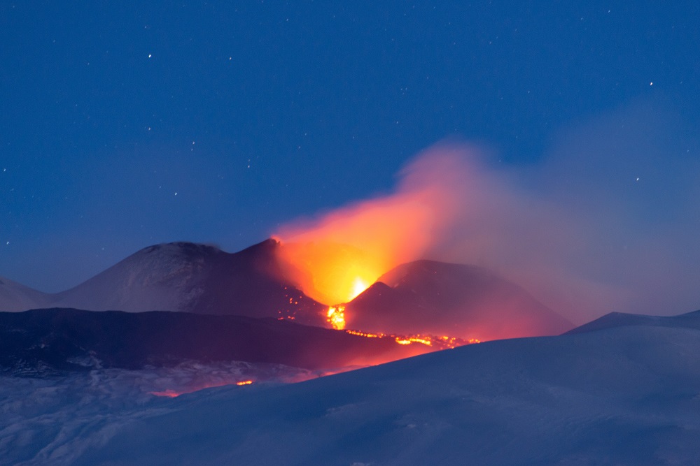 Etna Yanardağı yeniden faaliyete geçti