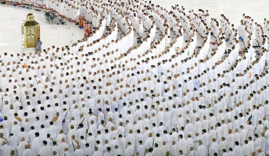 Mescid-i Haram‘da saflar yeniden omuz omuza 