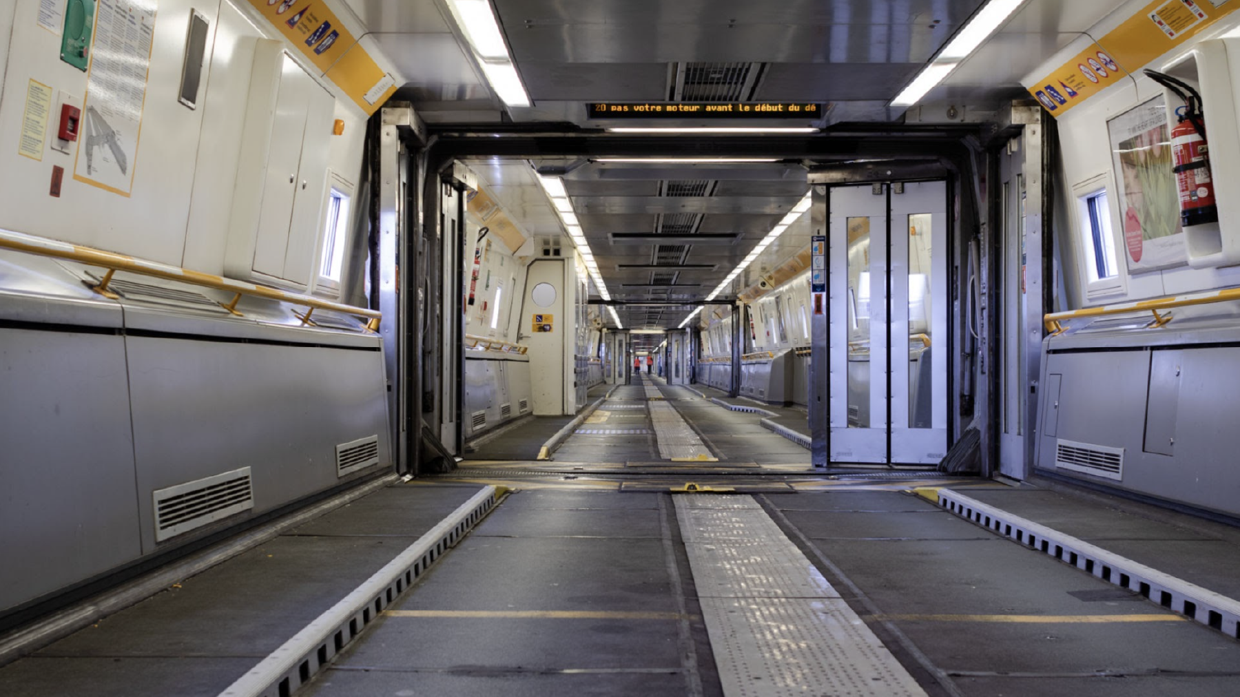 Denizin altında mahsur kaldılar