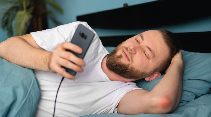 Telefonu şarja takıp uyuyorsanız dikkat!