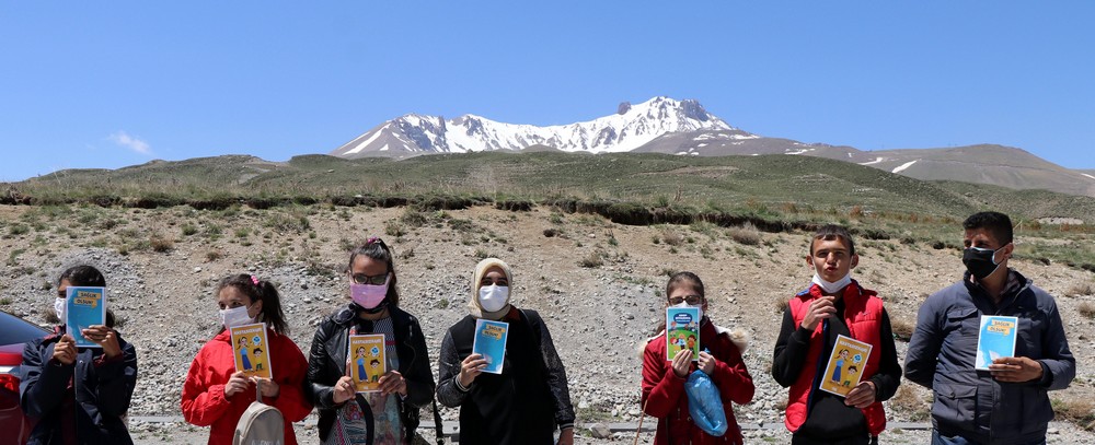 Özel öğrenciler Erciyes Dağı'nda kitap okudular
