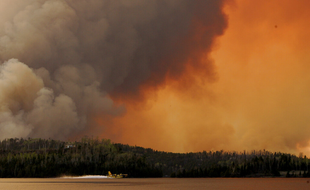 Kanada'daki yangınlarda binlerce ev tahliye ediliyor