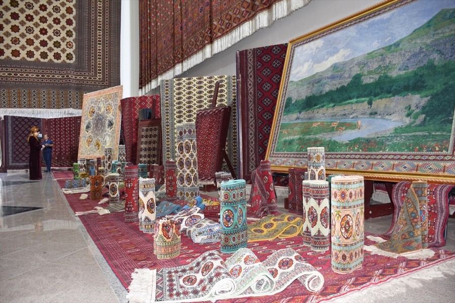 Türkmenistan'da Halı Bayramı kutlaması