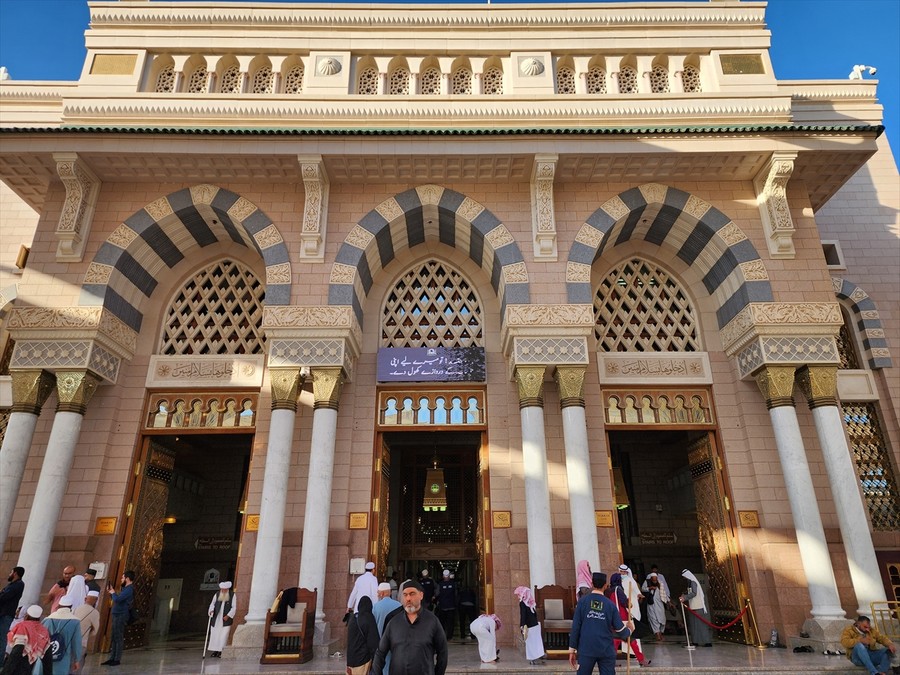 Mescid-i Nebevî'de nadir el yazmaları sergileniyor