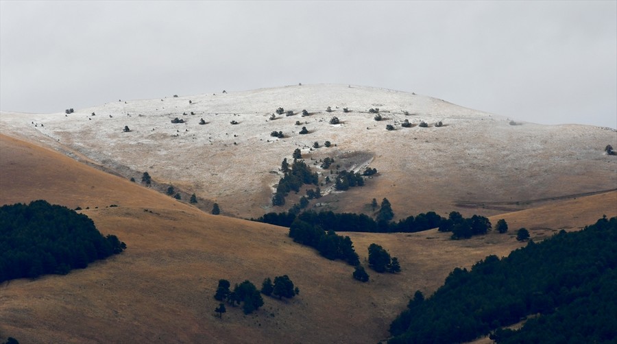 Yaylalar beyaza büründü