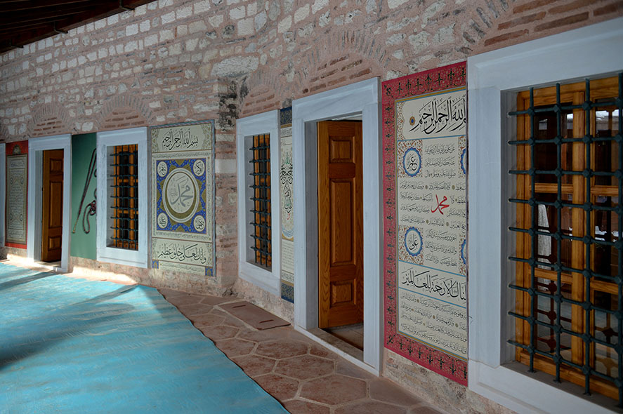 Hilye-i Şerif ve tesbihler ziyaretçilerini bekliyor