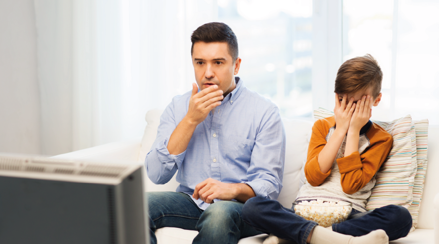 Çocuklar ekrana bakan ebeveynler tarafından yalnızlaşıyor